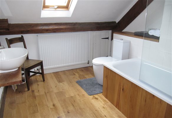 Loft Holiday Apartment Bathroom Nannerth Country Holidays